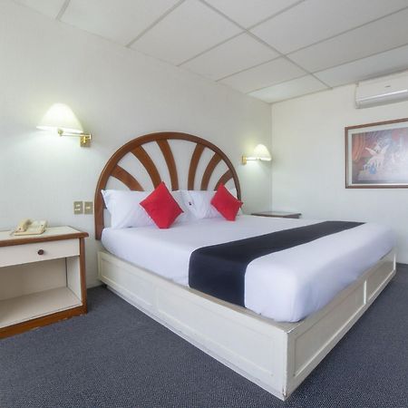 Capital O Hotel Casa Real Celaya Селая Екстер'єр фото