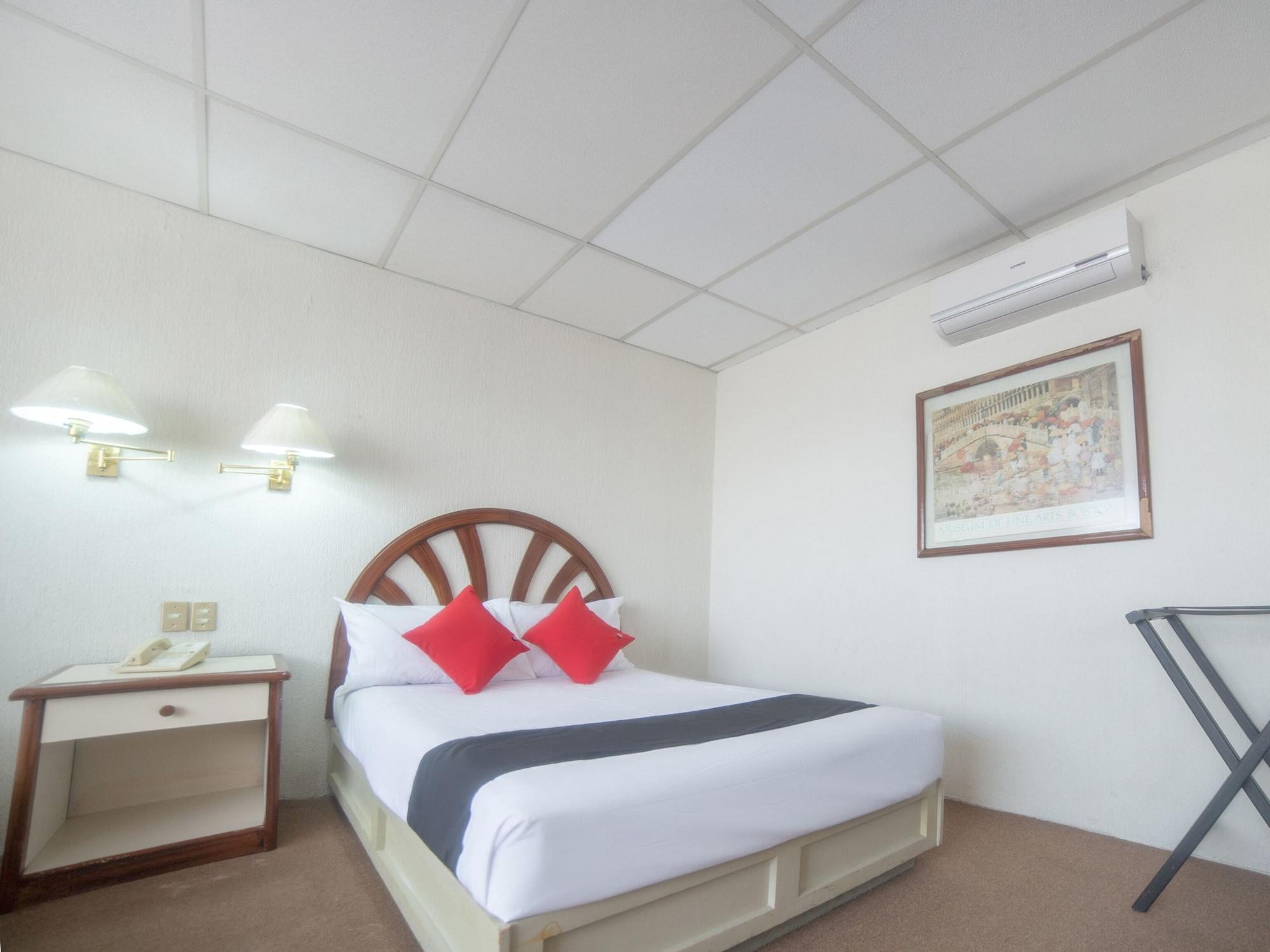 Capital O Hotel Casa Real Celaya Селая Екстер'єр фото