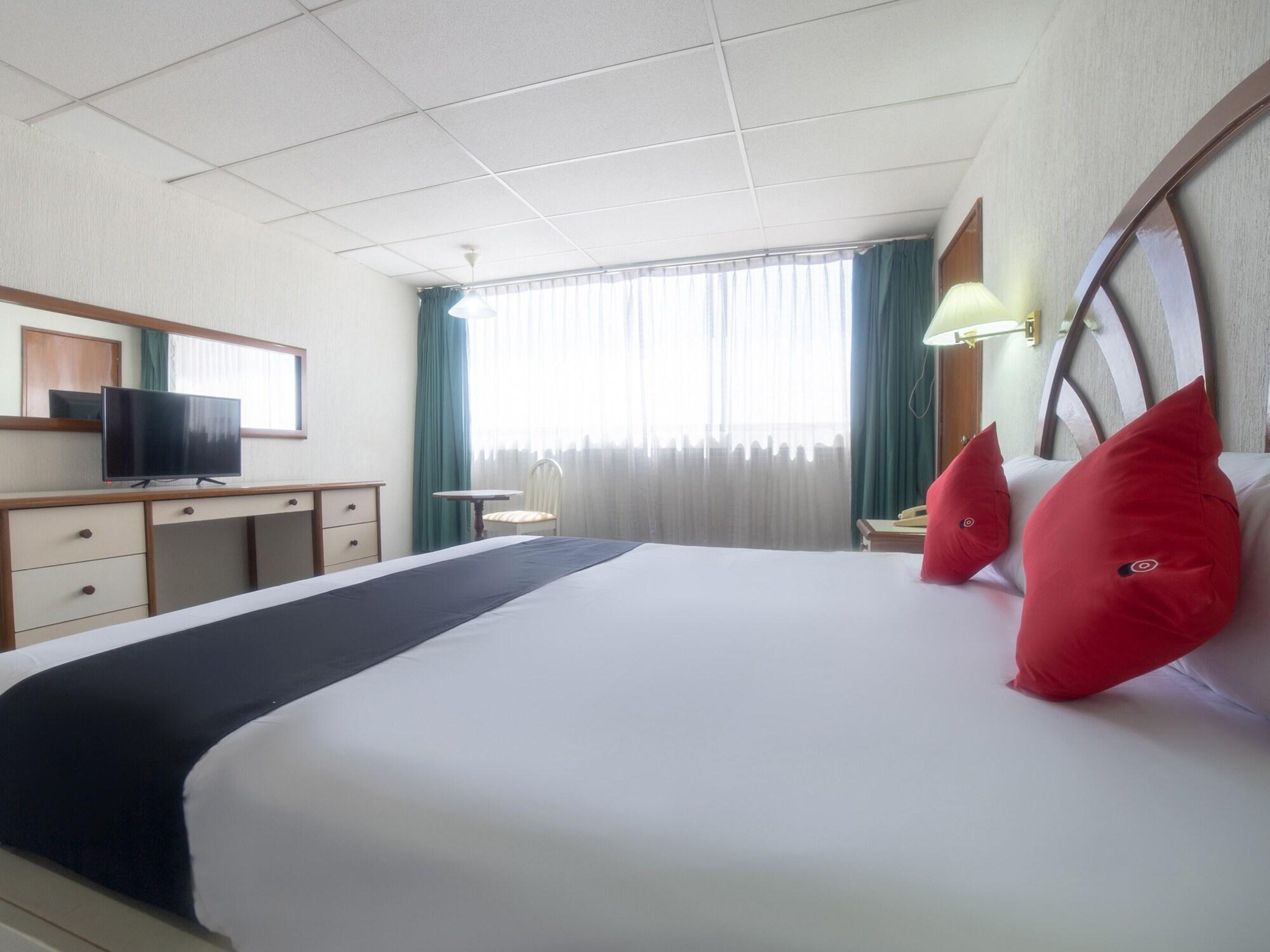 Capital O Hotel Casa Real Celaya Селая Екстер'єр фото