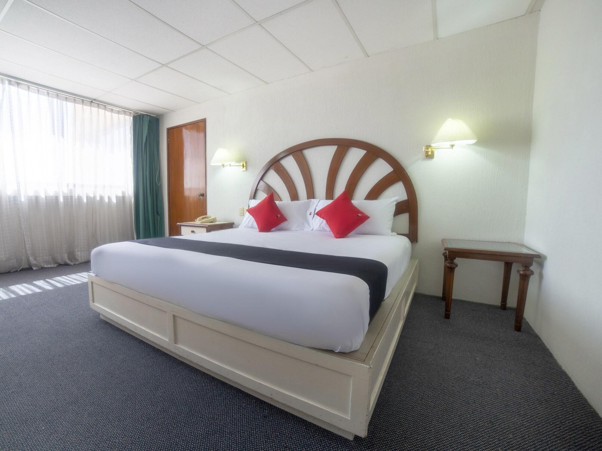 Capital O Hotel Casa Real Celaya Селая Екстер'єр фото