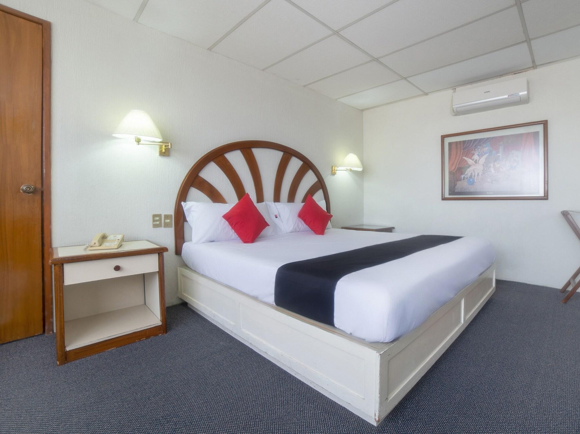 Capital O Hotel Casa Real Celaya Селая Екстер'єр фото