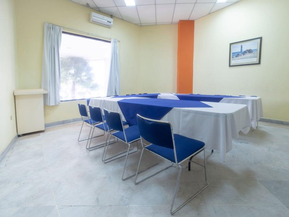 Capital O Hotel Casa Real Celaya Екстер'єр фото