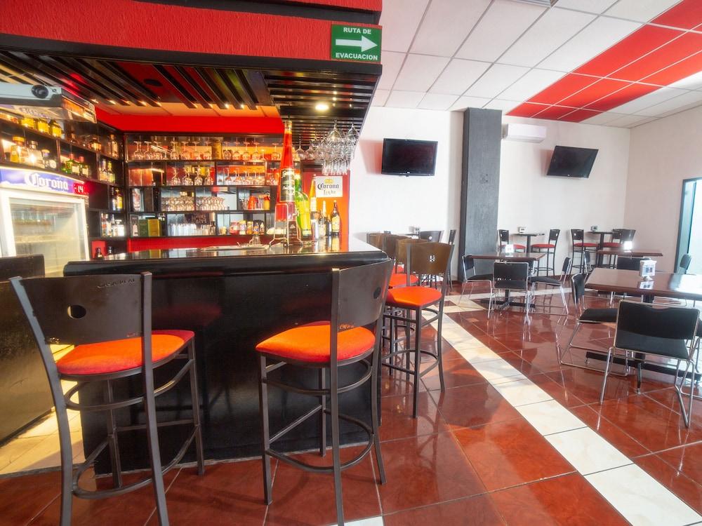 Capital O Hotel Casa Real Celaya Селая Екстер'єр фото