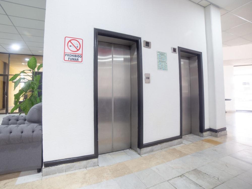Capital O Hotel Casa Real Celaya Селая Екстер'єр фото