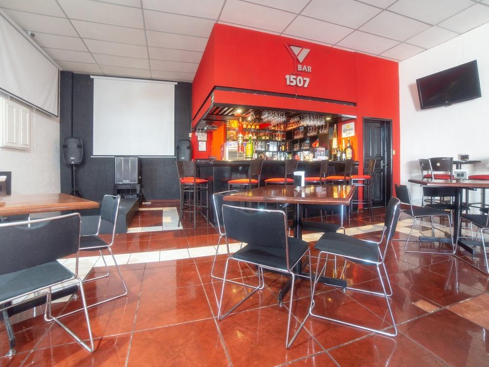 Capital O Hotel Casa Real Celaya Селая Екстер'єр фото