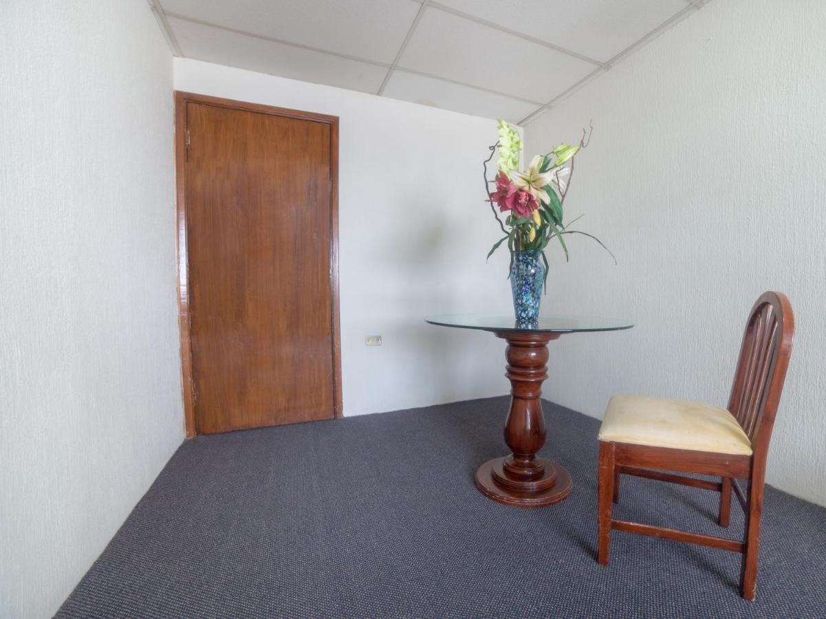 Capital O Hotel Casa Real Celaya Селая Екстер'єр фото